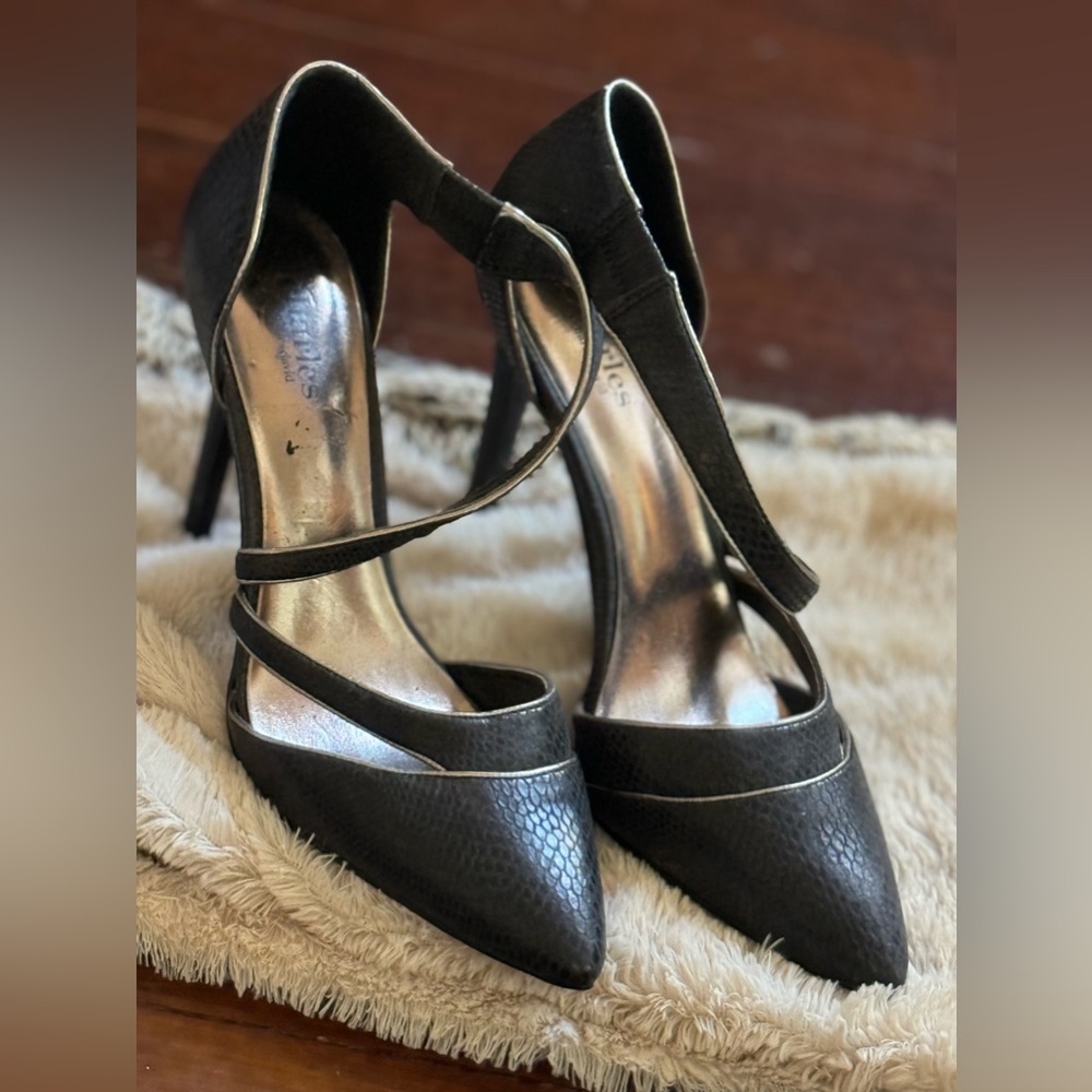 Used - Picture 2 of 2